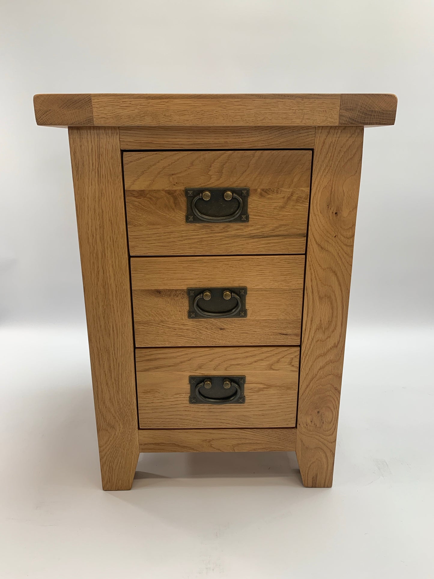 Table de chevet rustique à 3 tiroirs