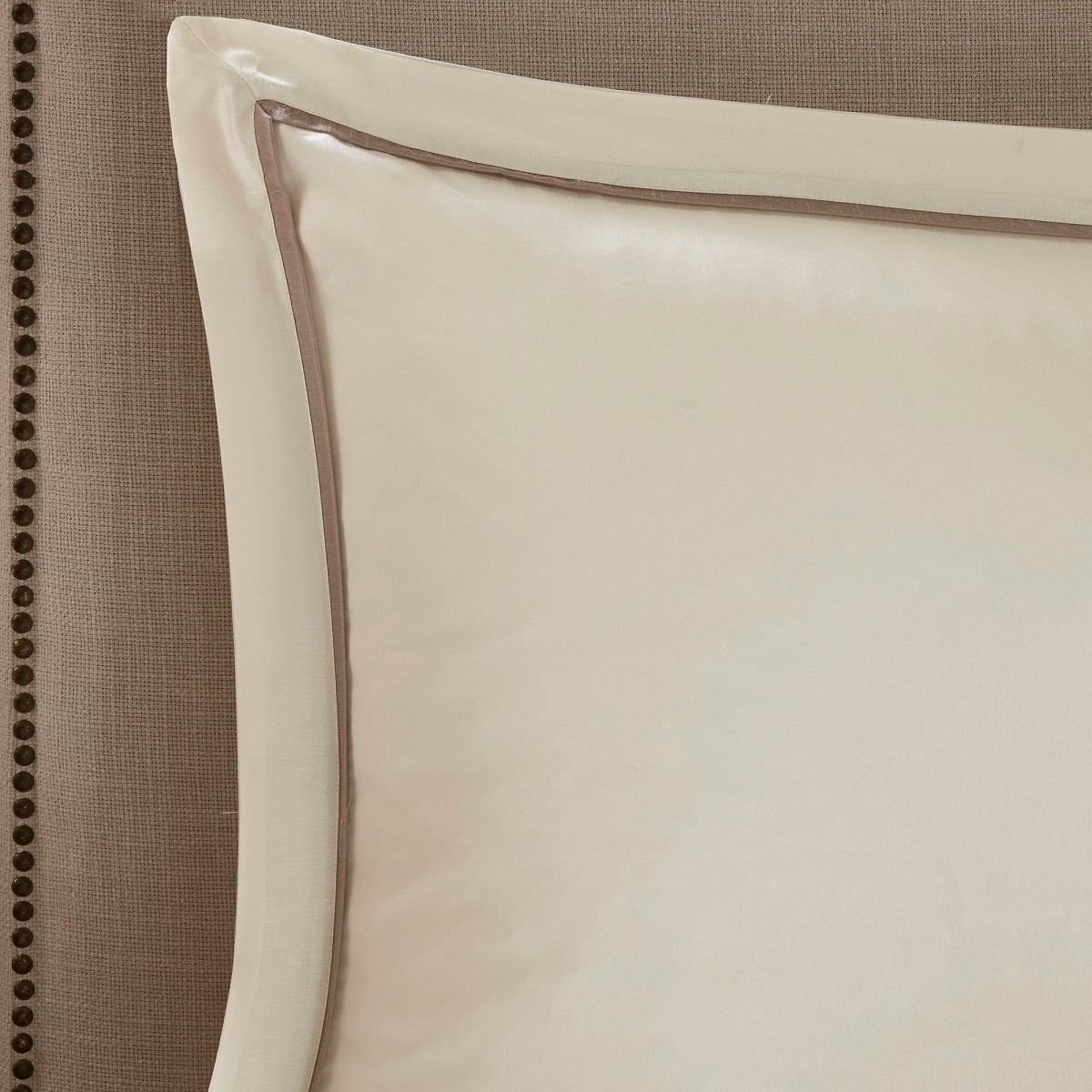 Madison Park Essentials Loretta 24-Piece Room in a Bag with Window Panels and Sheet Set