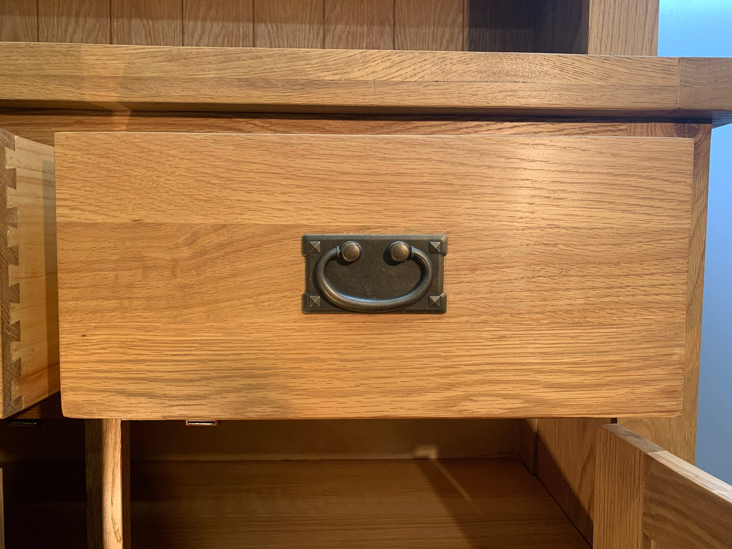 Petite commode rustique