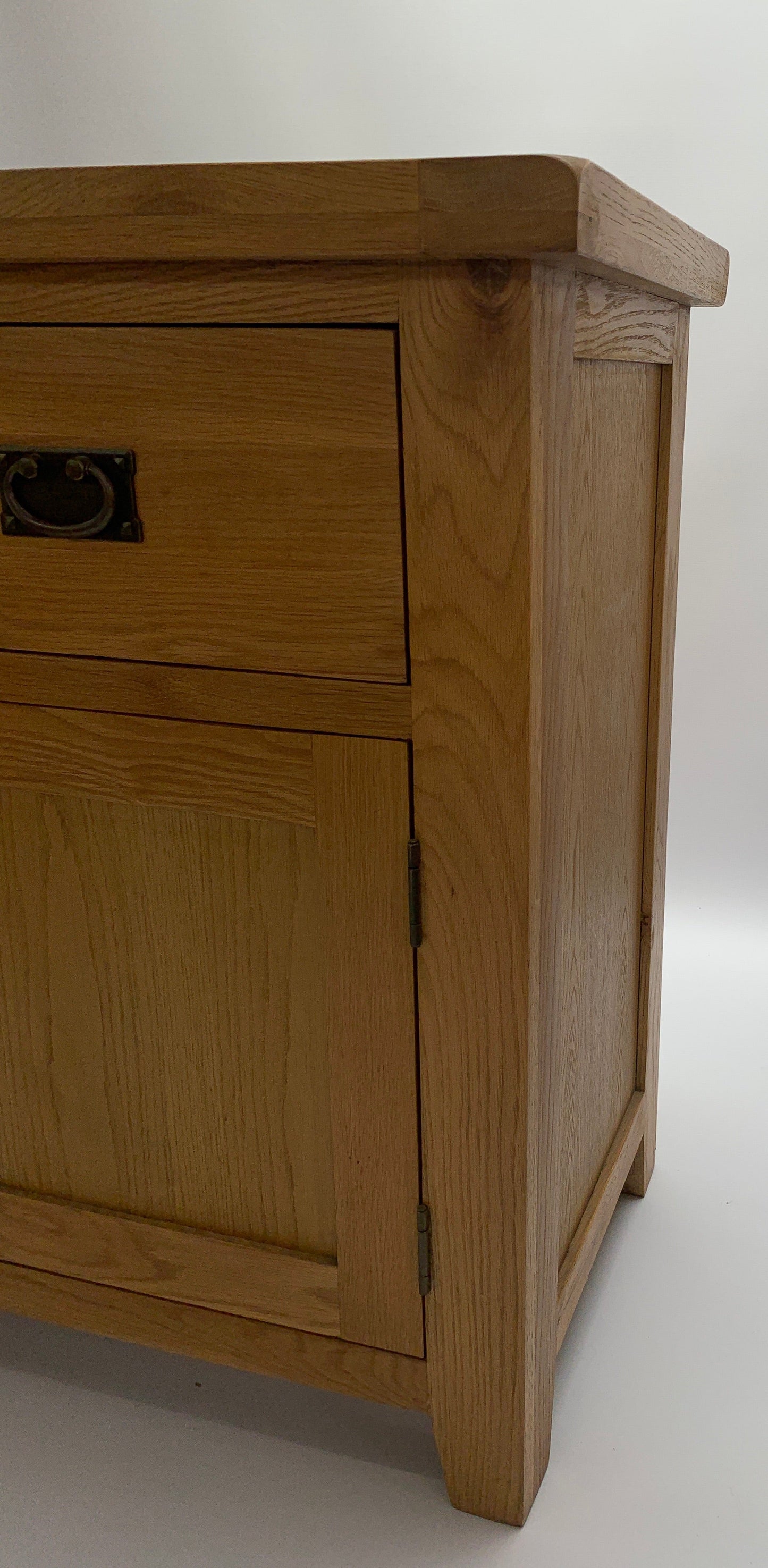 Petit buffet rustique