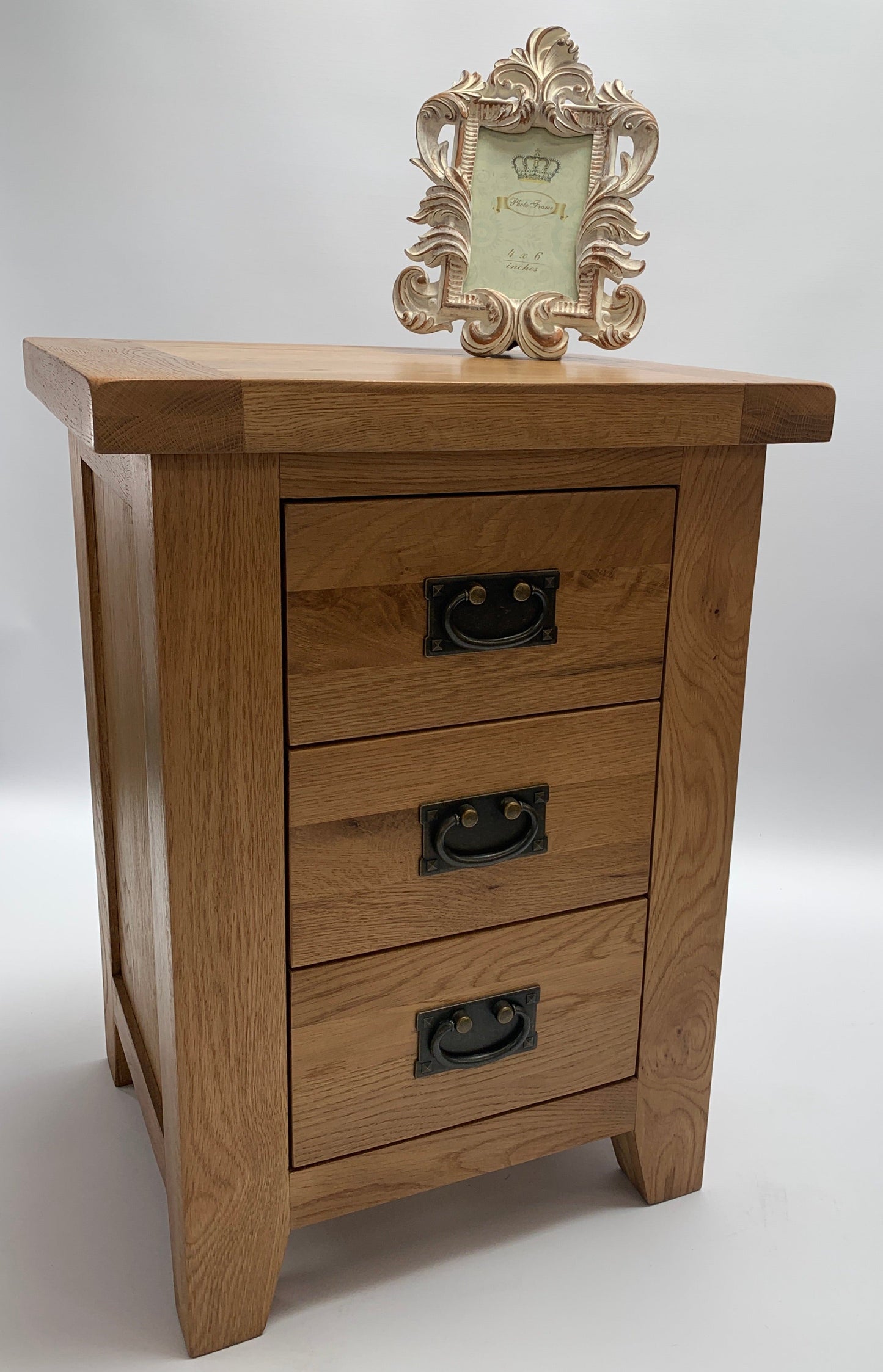 Table de chevet rustique à 3 tiroirs