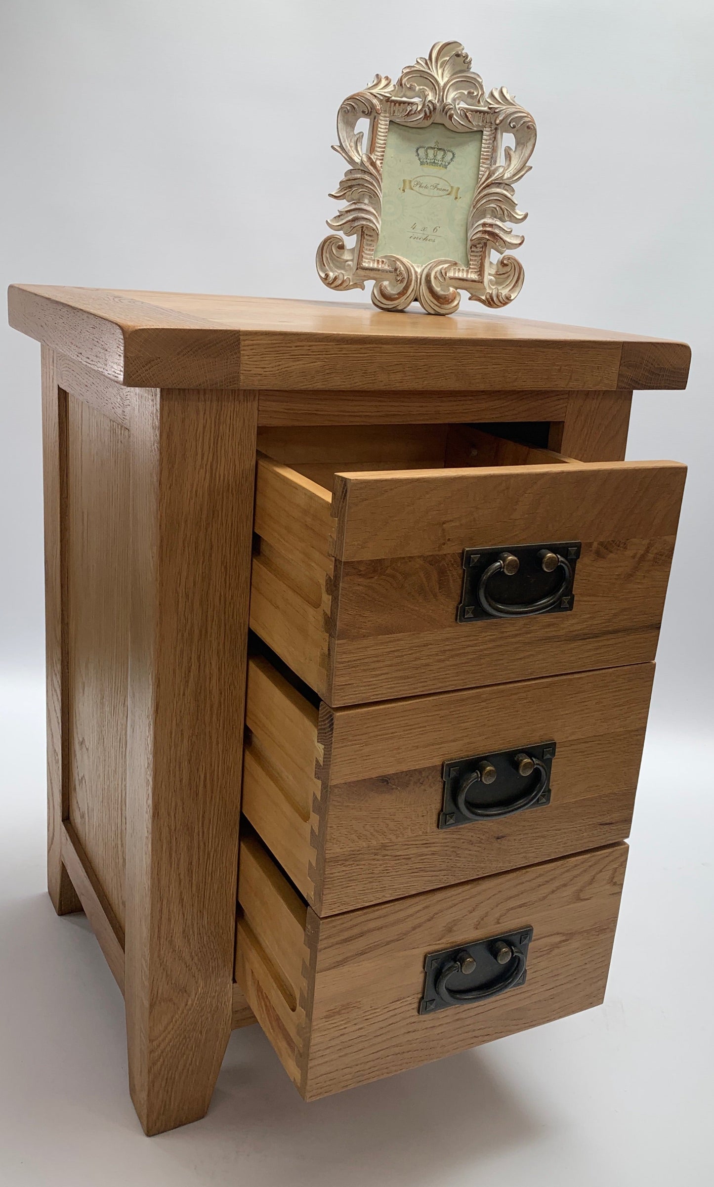 Table de chevet rustique à 3 tiroirs