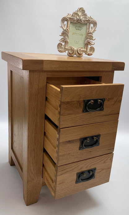 Table de chevet rustique à 3 tiroirs