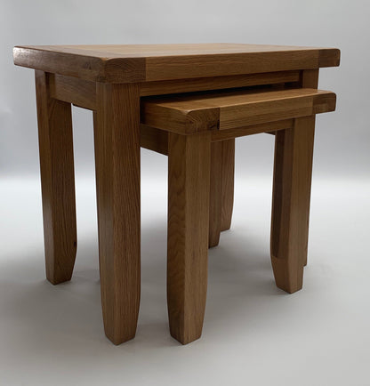 Tables gigognes rustiques