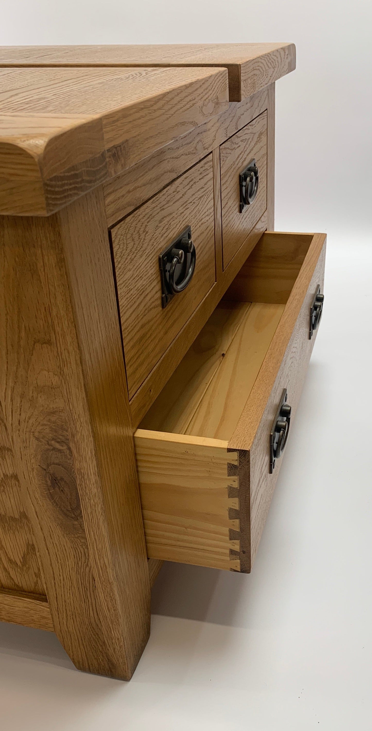 Petite table basse de rangement rustique