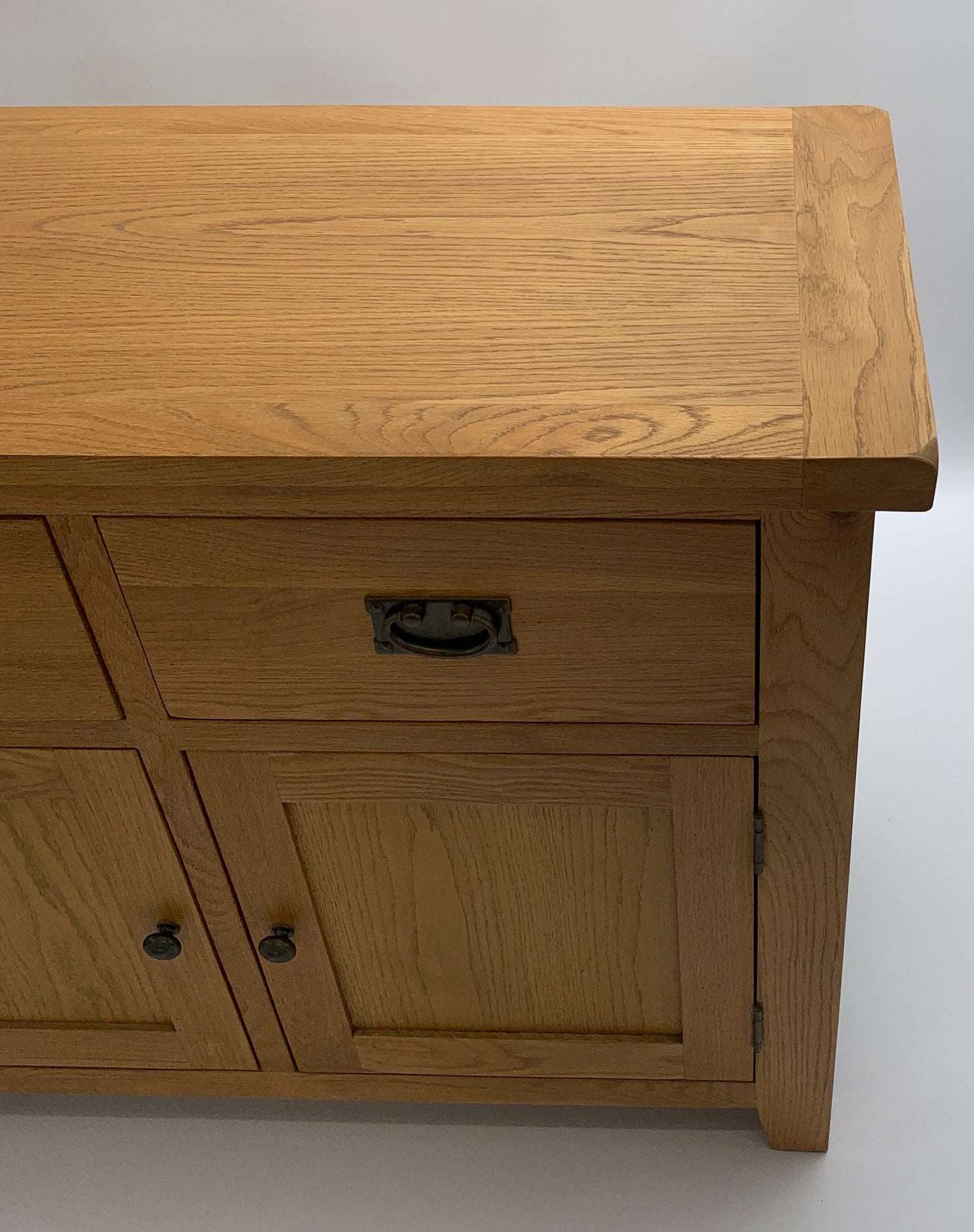 Petit buffet rustique