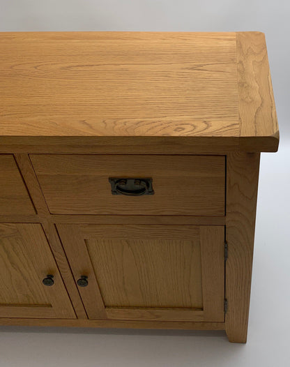 Petit buffet rustique