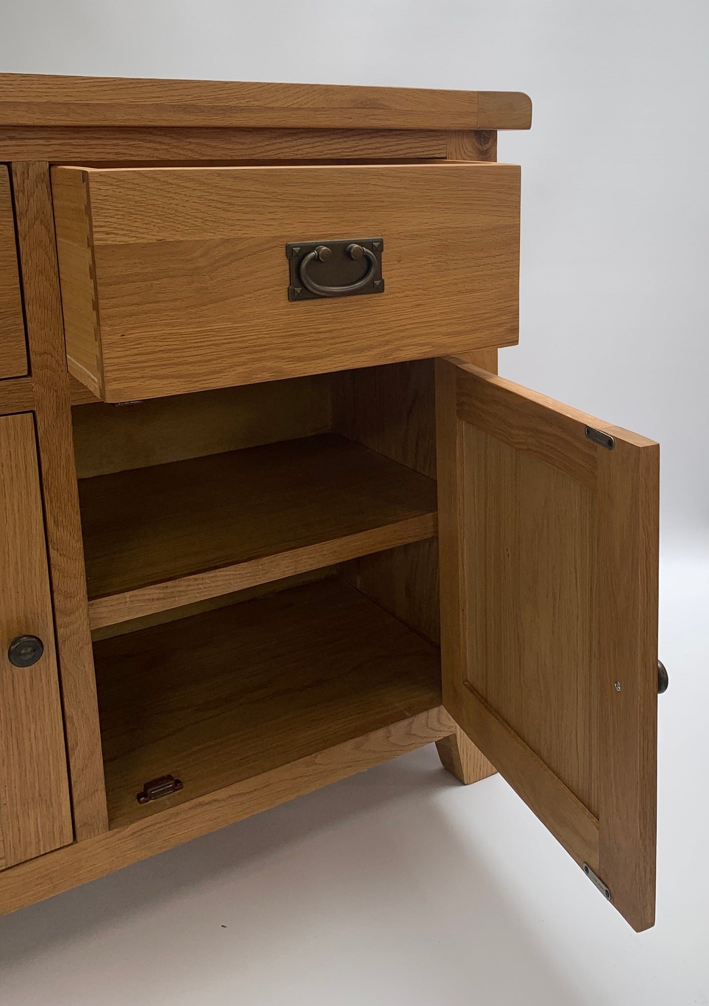 Petit buffet rustique