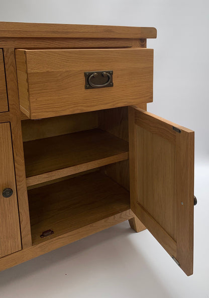 Petit buffet rustique