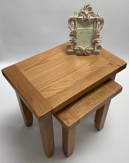 Tables gigognes rustiques