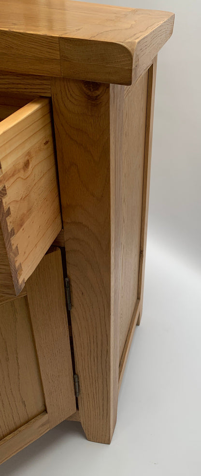 Petit buffet rustique