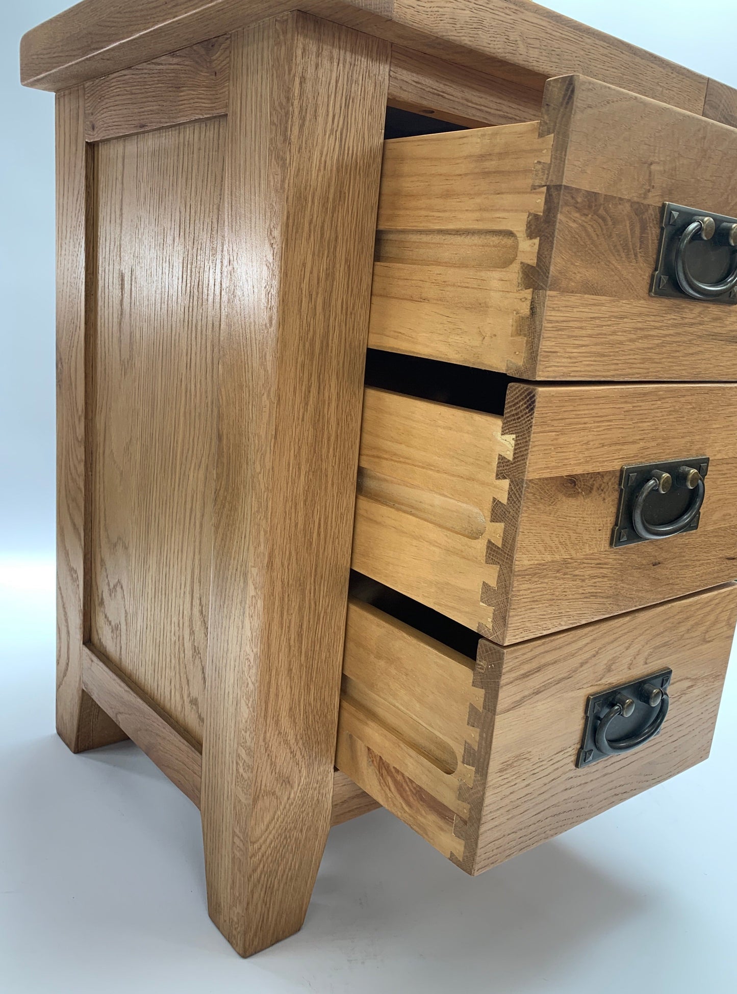 Table de chevet rustique à 3 tiroirs