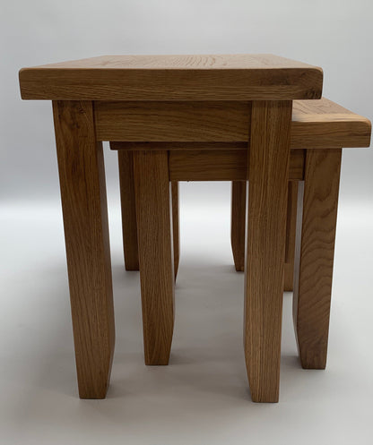 Tables gigognes rustiques